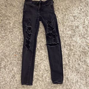 I’m selling these ripped American eagle pants